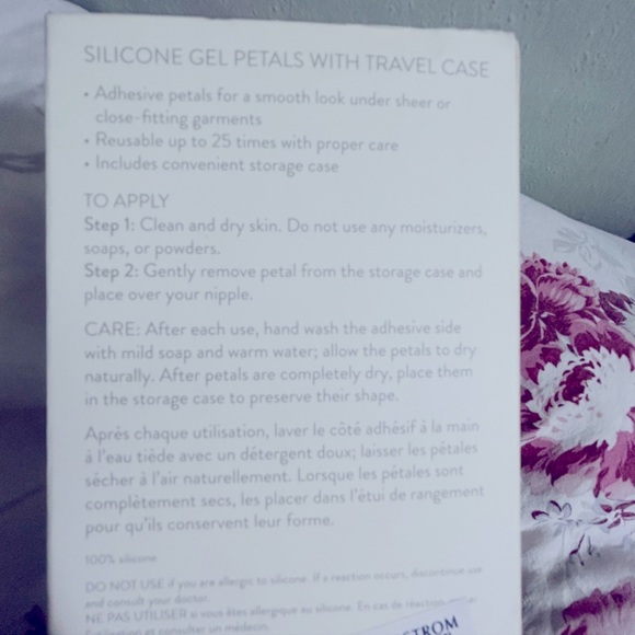 Lingerie Adhesive Silicone Gel Petals w/ Traveling Case Sz OS - Picture 2 of 2